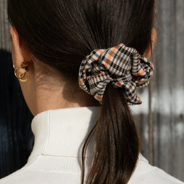 Scrunchie TARTAN NERO/ARANCIO